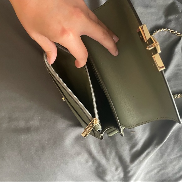 Michael kors crossbody - Picture 3 of 4